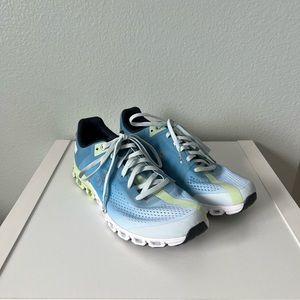 NEW On Cloudflow Running Shoe Womens Size 8